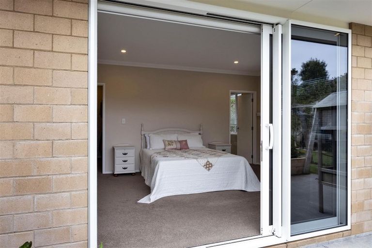 Photo of property in 9 Links Drive, Waiwhakaiho, New Plymouth, 4312