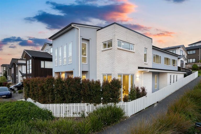 Photo of property in 10 Turutu Place, Long Bay, Auckland, 0630