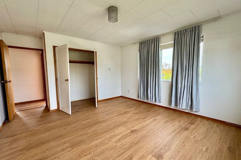 Photo of property in 49 Rosewarne Crescent, Glendene, Auckland, 0602