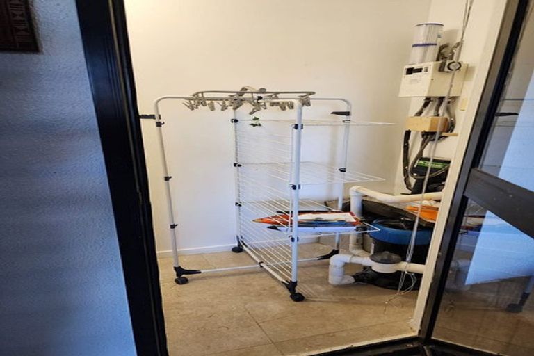 Photo of property in 102 Wiseley Road, West Harbour, Auckland, 0618