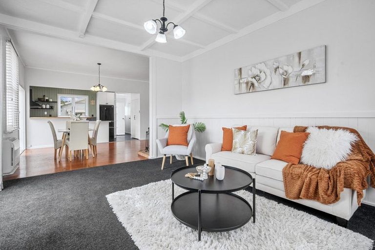 Photo of property in 221 Henderson Valley Road, Henderson, Auckland, 0612