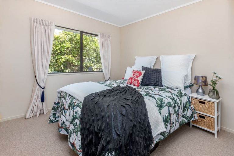 Photo of property in 43 Headcorn Place, Botany Downs, Auckland, 2010