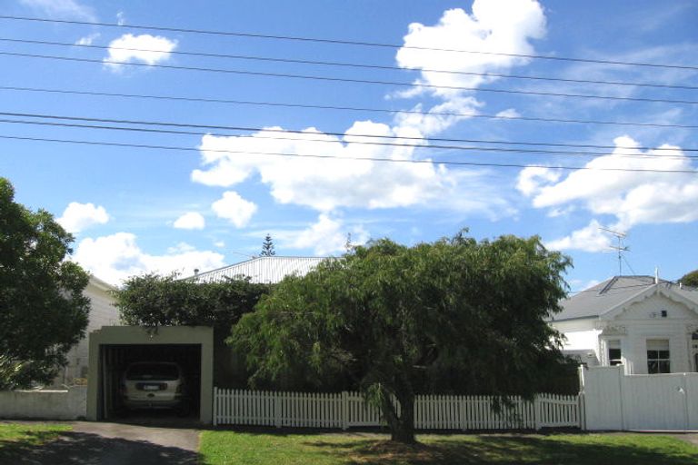 Photo of property in 22 Rutland Road, Stanley Point, Auckland, 0624