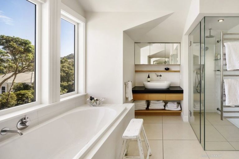 Photo of property in 18 Central Terrace, Kelburn, Wellington, 6012