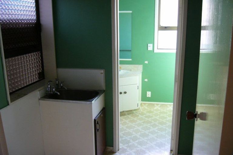 Photo of property in 24 Colenso Avenue, Hospital Hill, Napier, 4110