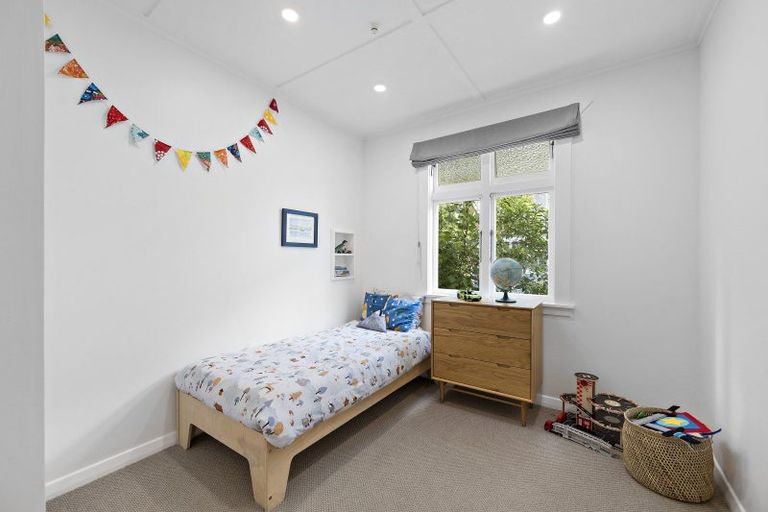 Photo of property in 6 Kowhai Street, Eastbourne, Lower Hutt, 5013