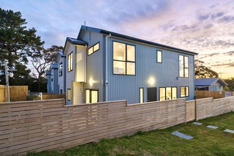 Photo of property in 23a West Harbour Drive, West Harbour, Auckland, 0618