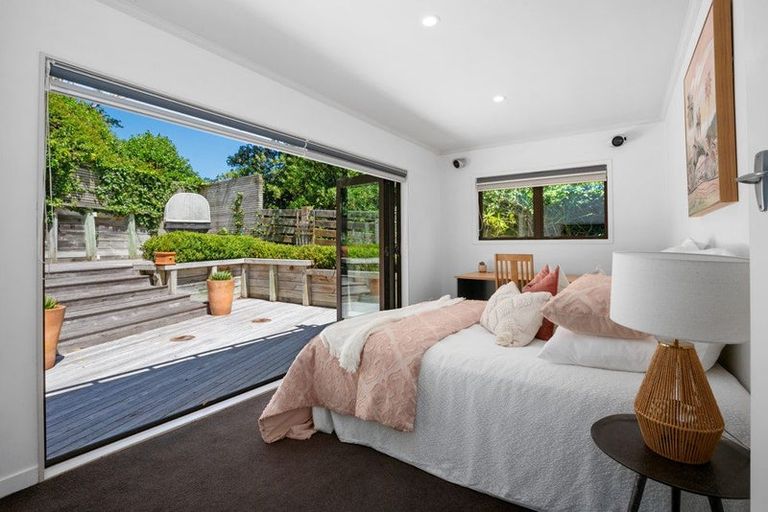 Photo of property in 22 Tio Tio Road, Miramar, Wellington, 6022