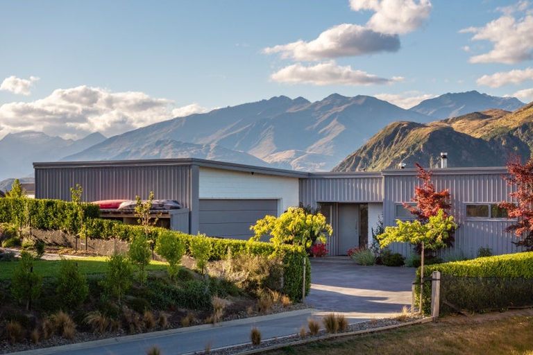 Photo of property in 10 Avalanche Place, Wanaka, 9305