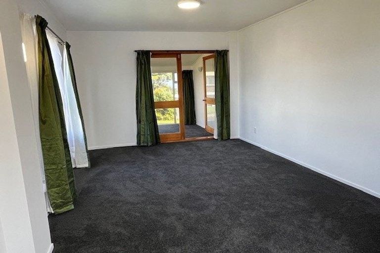 Photo of property in 24 Hurstbourn Priors, Goodwood Heights, Auckland, 2105