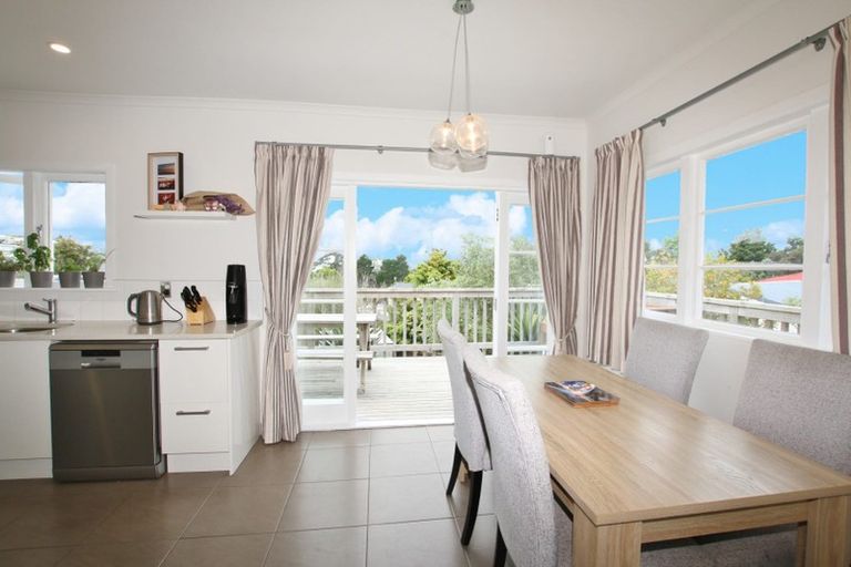 Photo of property in 77 West Harbour Drive, West Harbour, Auckland, 0618