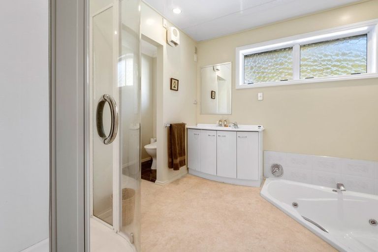 Photo of property in 18 Seaview Crescent, Picton, 7220