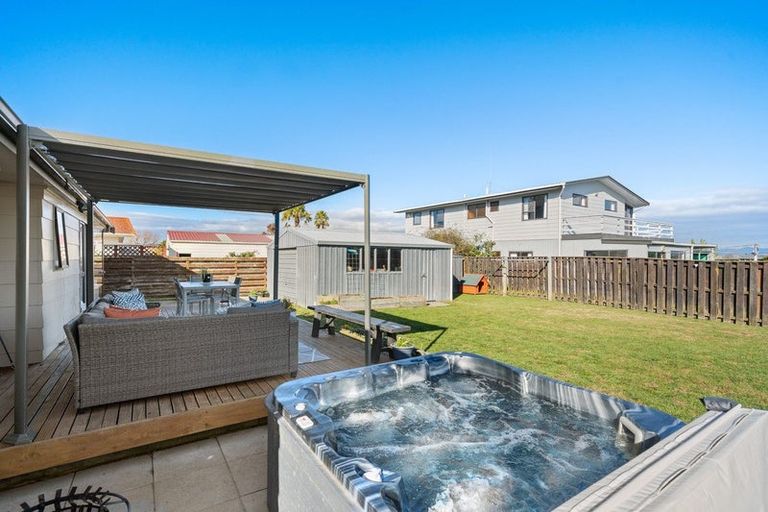 Photo of property in 22 Tawhara Place, Edgecumbe, 3120