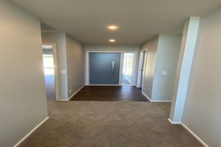 Photo of property in 36 Queen Charlotte Drive, Aotea, Porirua, 5024