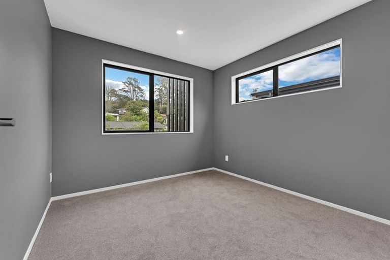 Photo of property in 2 Kama Place, Sunnynook, Auckland, 0620