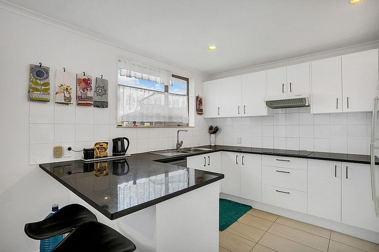 Photo of property in 21 Morewa Place, Takanini, 2112