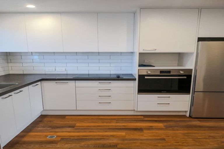 Photo of property in 11/2 Stone Street, Miramar, Wellington, 6022