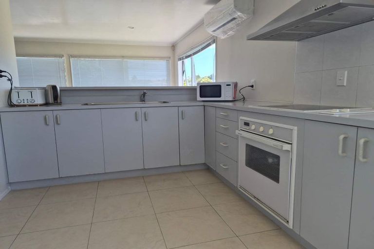 Photo of property in 9 Miriam Corban Heights, Henderson, Auckland, 0612