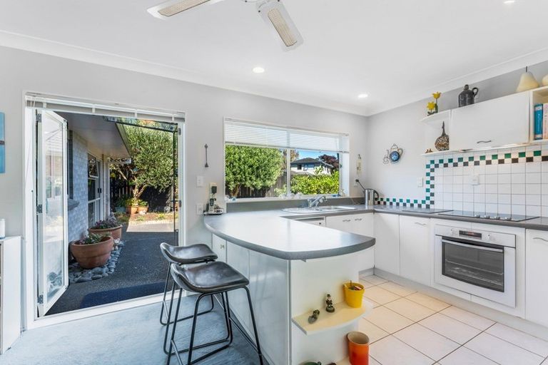 Photo of property in 1/8 Solana Court, Botany Downs, Auckland, 2010