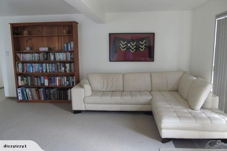 Photo of property in 2/901 East Coast Road, Northcross, Auckland, 0632