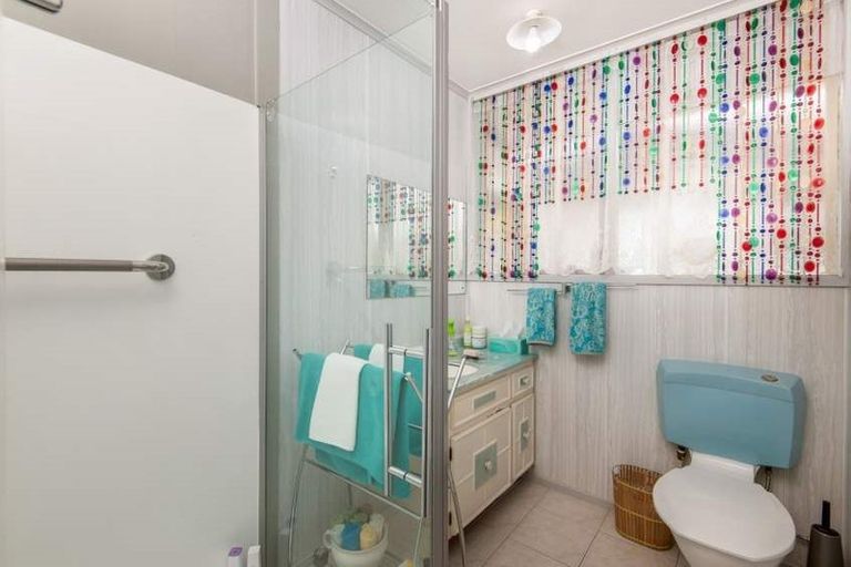 Photo of property in 98 Taikata Road, Te Atatu Peninsula, Auckland, 0610