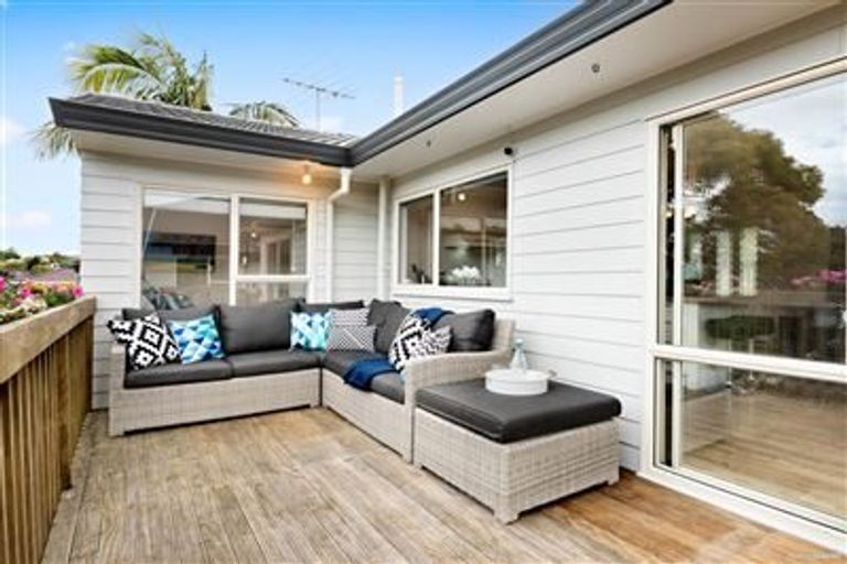 Photo of property in 3 Ian Sage Avenue, Torbay, Auckland, 0630