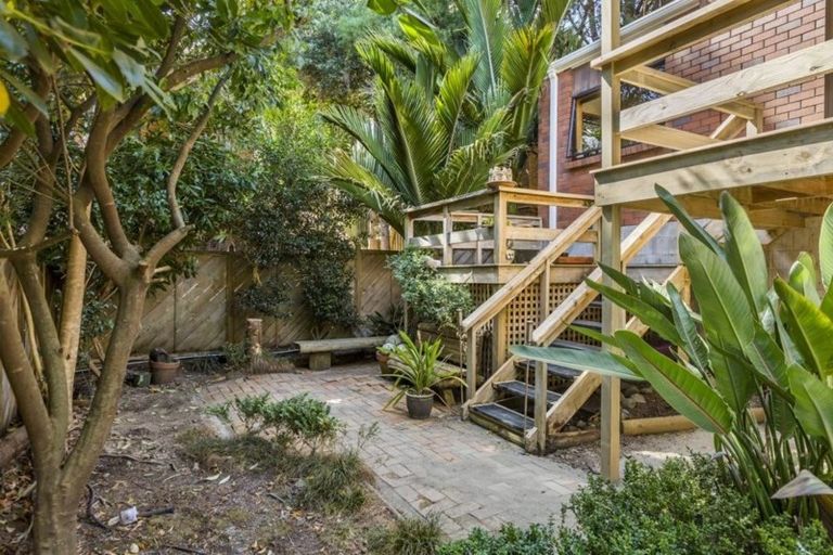 Photo of property in 3/16 Mahara Avenue, Birkenhead, Auckland, 0626