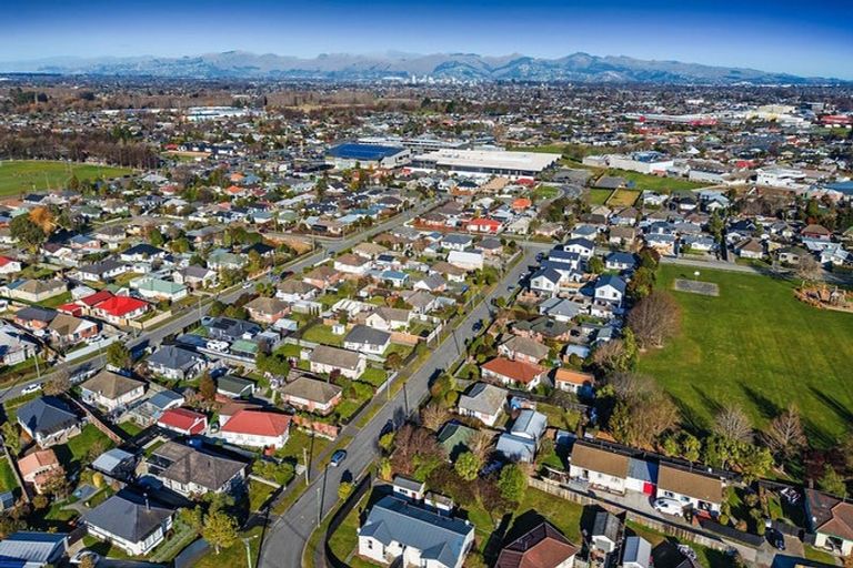 Photo of property in 17 Ealing Street, Northcote, Christchurch, 8052