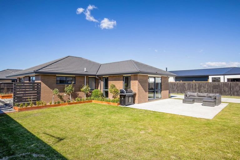 Photo of property in 14 Wearing Place, Kaiapoi, 7630