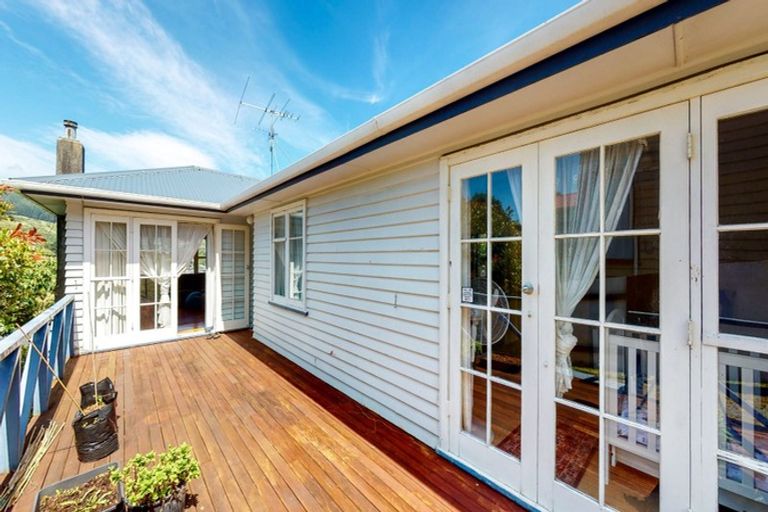 Photo of property in 317 Main Road, Tawa, Wellington, 5028