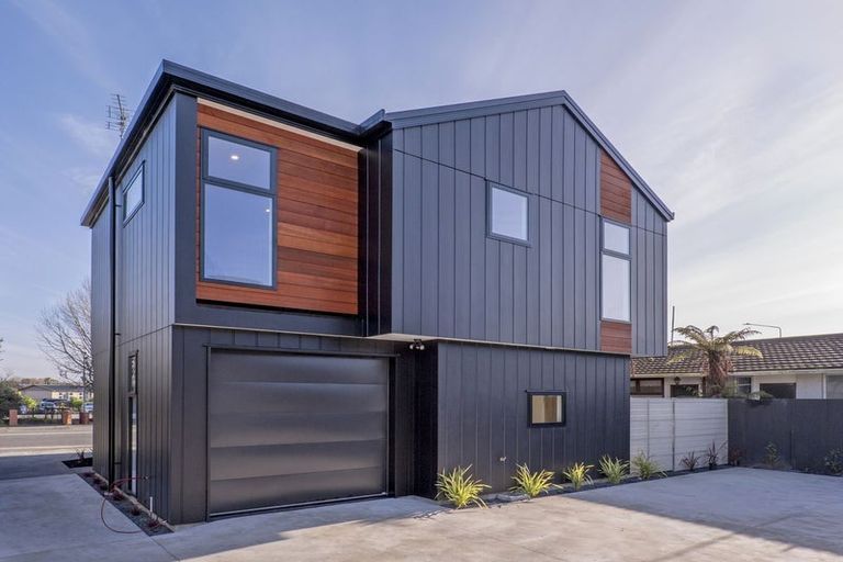 Photo of property in 2/142 Main Road North, Papanui, 8052