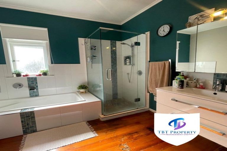 Photo of property in 12a Beach Road, Mellons Bay, Auckland, 2014