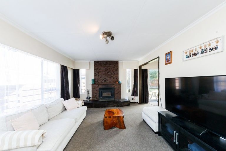Photo of property in 9 Lyndale Place, Kelvin Grove, Palmerston North, 4414