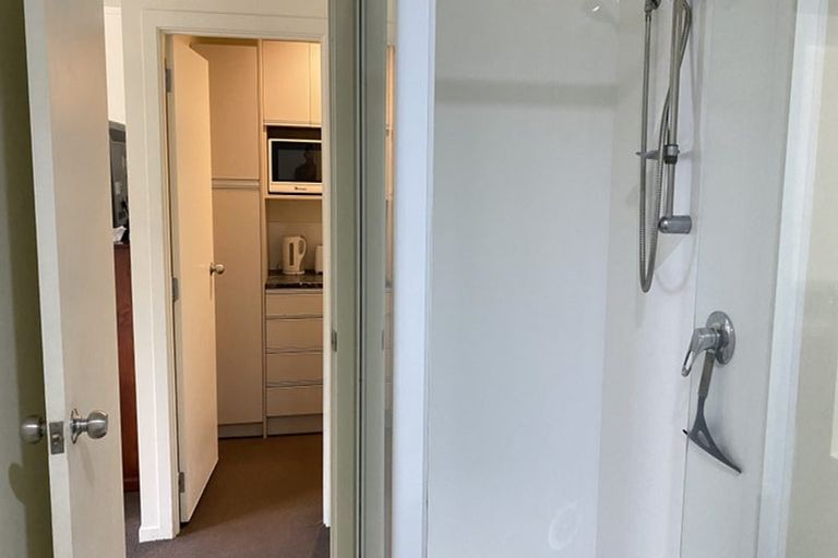 Photo of property in 8d Schnapper Rock Road, Schnapper Rock, Auckland, 0632