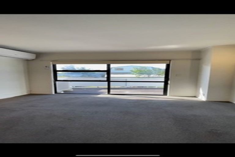 Photo of property in 2/5 Tahinga Street, Northcote, Auckland, 0627
