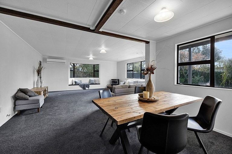 Photo of property in 11 Finer Place, Hawera, 4610