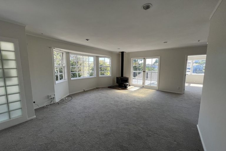 Photo of property in 28 Tamahere Drive, Glenfield, Auckland, 0629