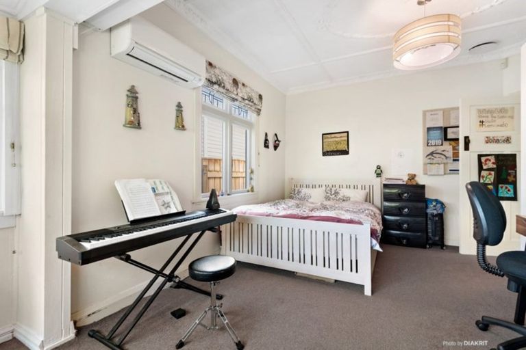 Photo of property in 37 Richmond Avenue, Karori, Wellington, 6012