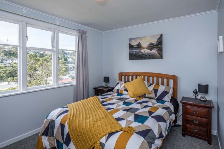 Photo of property in 123 Newlands Road, Newlands, Wellington, 6037