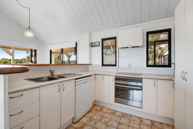 Photo of property in 13 Moffat Road, Red Beach, 0932