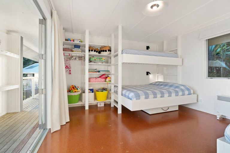 Photo of property in 350 Mcauslin Road, Whananaki, Hikurangi, 0181