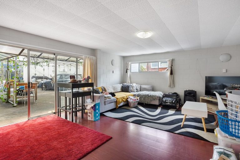 Photo of property in 75 Gossamer Drive, Pakuranga Heights, Auckland, 2010