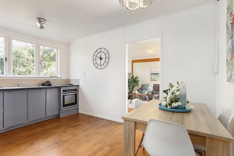 Photo of property in 50 Beaubank Road, Kelston, Auckland, 0602