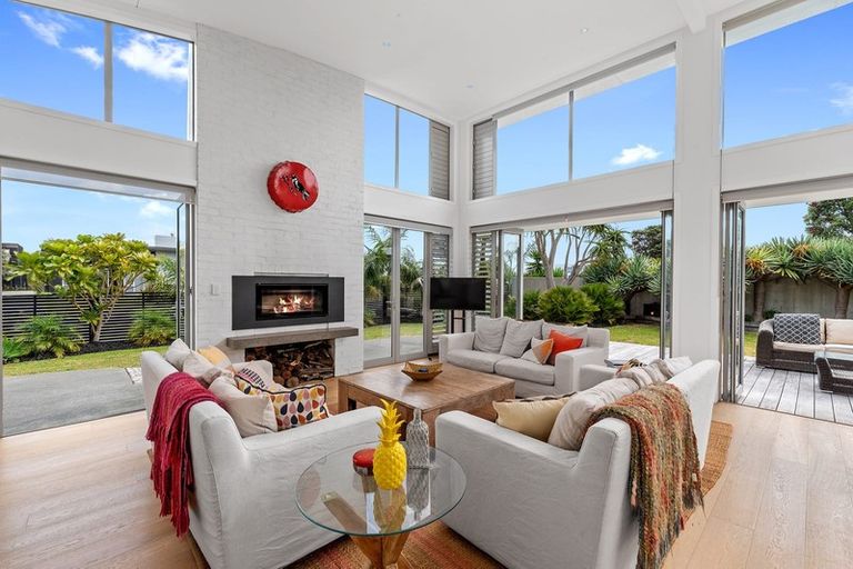 Photo of property in 9 Paraoa Crescent, Omaha, 0986