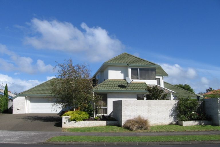 Photo of property in 1 Dunn Place, Farm Cove, Auckland, 2010