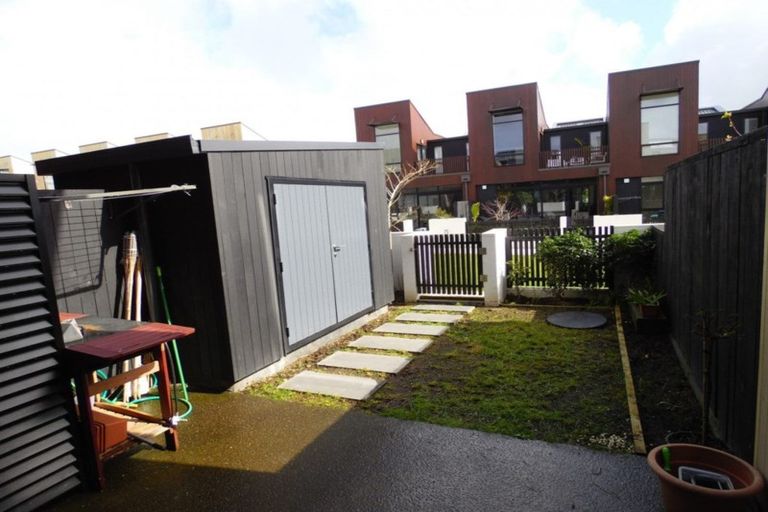 Photo of property in 16 Cochrane Road, Hobsonville, Auckland, 0616