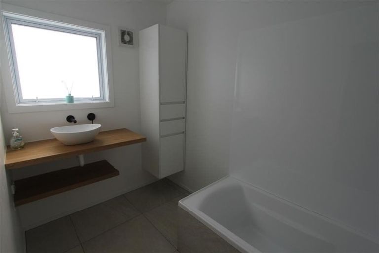 Photo of property in 5 Jacaranda Grove, Maungaraki, Lower Hutt, 5010