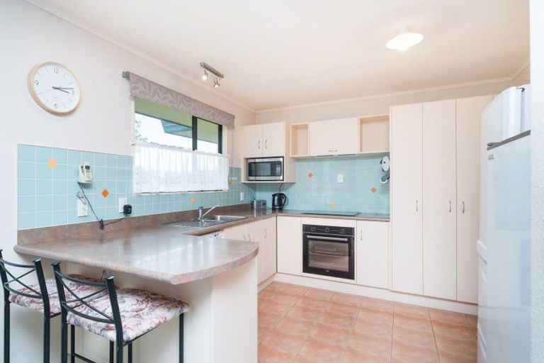 Photo of property in 3 Logan Place, Kelvin Grove, Palmerston North, 4414