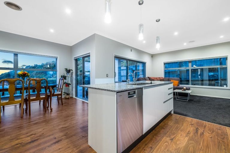 Photo of property in 13 Canary Way, Whitby, Porirua, 5024