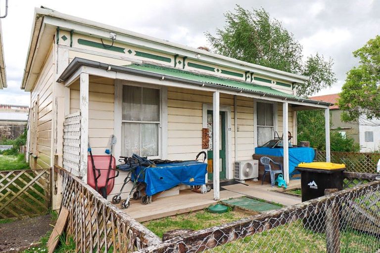 Photo of property in 17 Allardice Street, Dannevirke, 4930